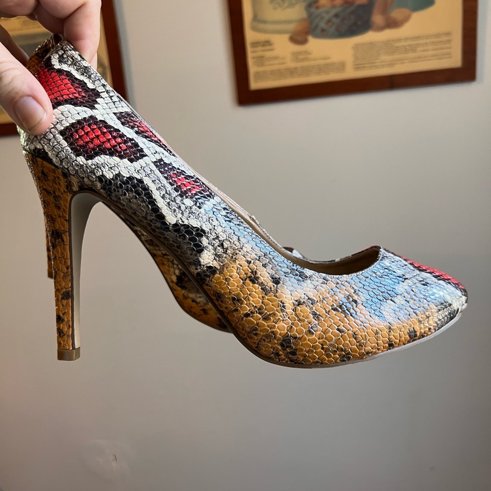 Miss Me pumps